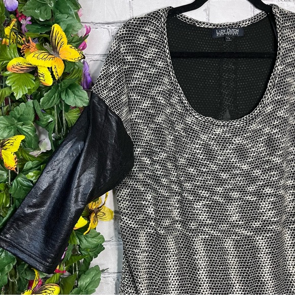 ¥💙2/$40💙Lady Dutch High Society Quarter Sleeve Detailed Top Size Small - Picture 4 of 16